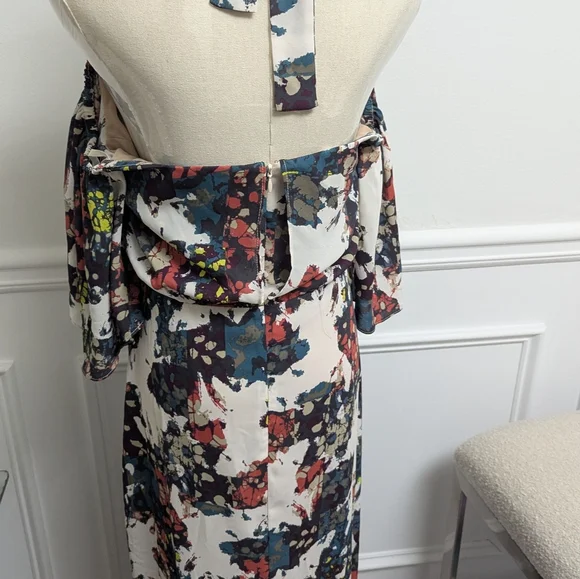 Reg $300 BCBGMAXAZRIA Kelley Off-The-Shoulder Halter Gown Size 4 - Picture 6 of 7